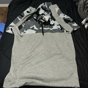 nike hoodie (camo)